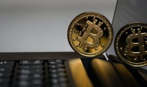 Kriptovalyutaning qulashi: Stablecoin qulashi tokenlarni pastga tushiradi
